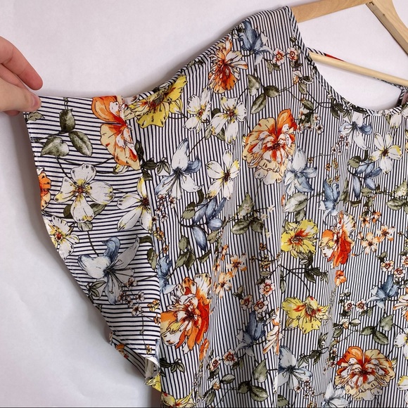 NWT In Every Story Floral Blouse Plus Size 5X - Picture 2 of 8